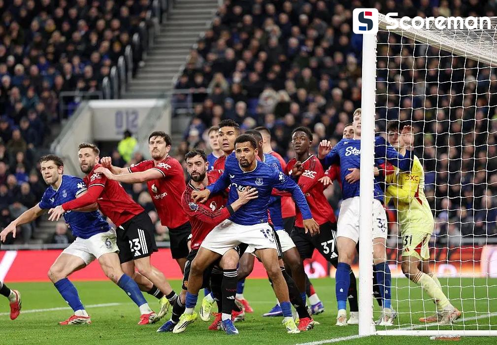 '세슈코 결승골' 맨유, 에버턴 1-0 격파...10경기 연속 무패 → 4위 유지