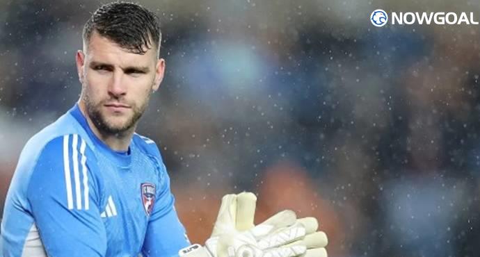 Maarten Paes Arrival Triggers Goalkeeping Shake-Up at Ajax