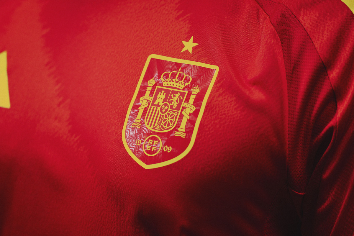 Áo đấu sân nhà và sân khách của đội tuyển Tây Ban Nha tại EURO 2024