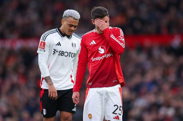 Manchester United 1-1 Fulham (Pen.3-4) | Lindelöf và Zirkzee sút hỏng quả phạt đền, Man United dừng bước vòng 1/8 FA Cup
