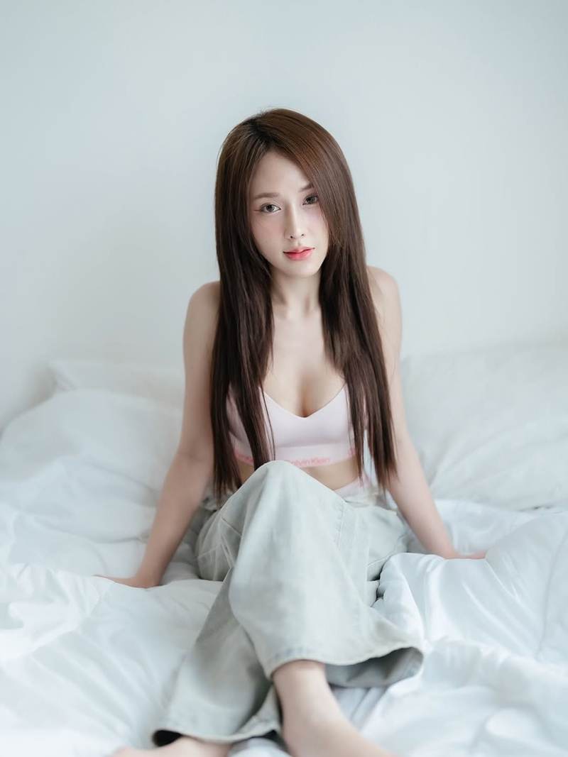 เนย วรัญญา ปล่อยภาพใน IG ส่วนตัว เรียกได้ว่าแต่ละภาพร้อนแรงใช่เล่น เธอเผยมุมแซ่บ ๆ ขยี้ใจชาวเน็ตทั้งโซเชียล