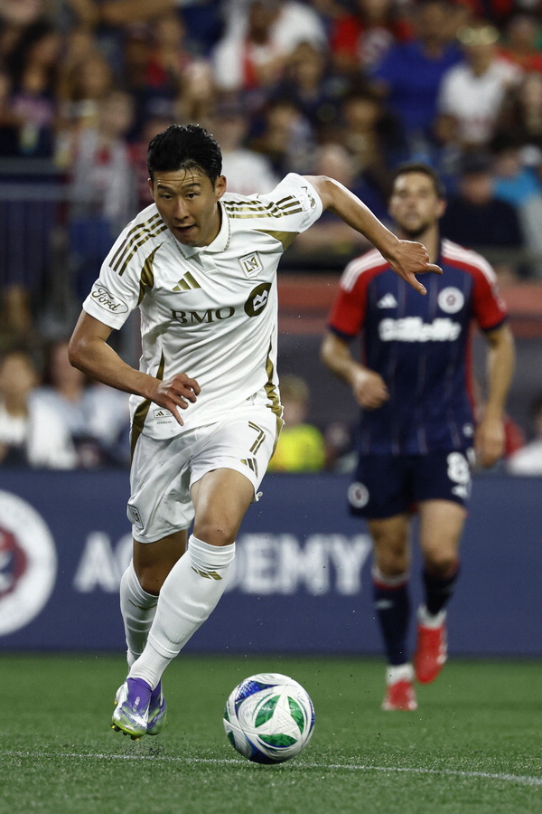 손흥민, 선발 데뷔전 어시스트…다음은 골 사냥