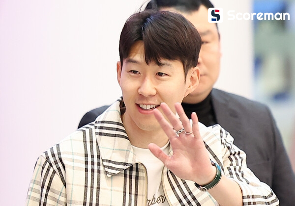 캡틴 손흥민 등 유럽파 환대 받으며 귀국, 축구대표팀도 첫 훈련 종료 '완전체'는 아직