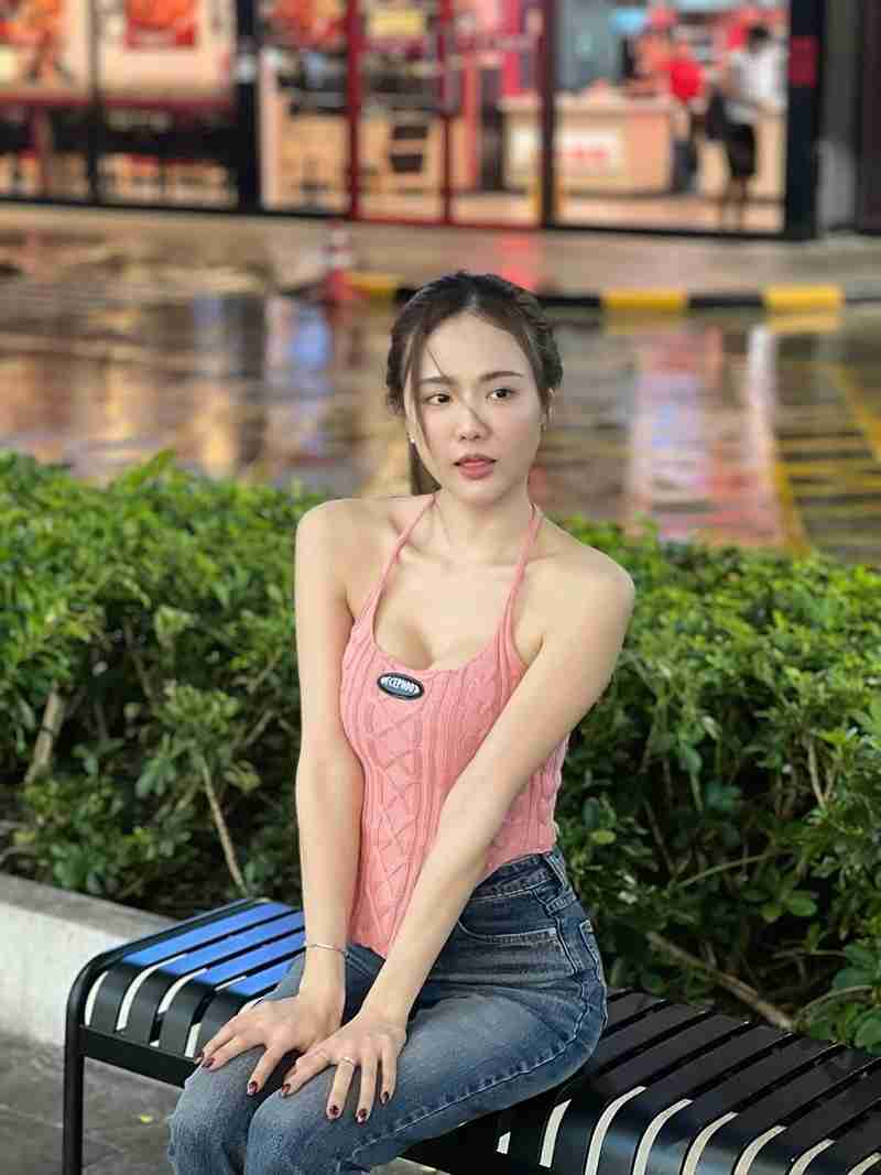 เปิดวาร์ป ป๋อมแป๋ม ศิริวรรณ สาวสวยเจ้าของรถ Porsche จากรายการโหนกระแส