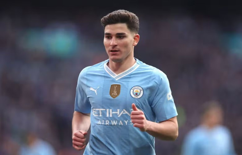 ​Arsenal nhắm đến Julian Alvarez, nhưng còn nhiều rào cản