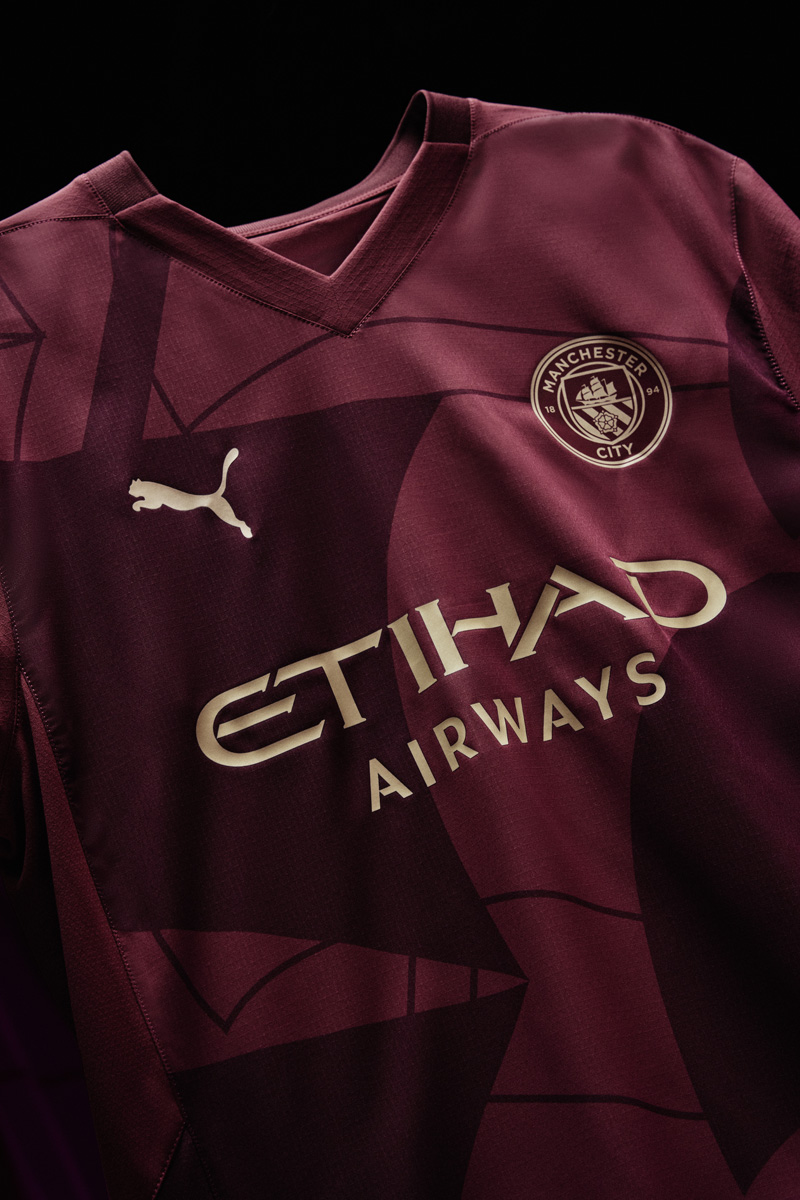 Áo đấu sân khách thứ hai Manchester City cho mùa giải 2024-25