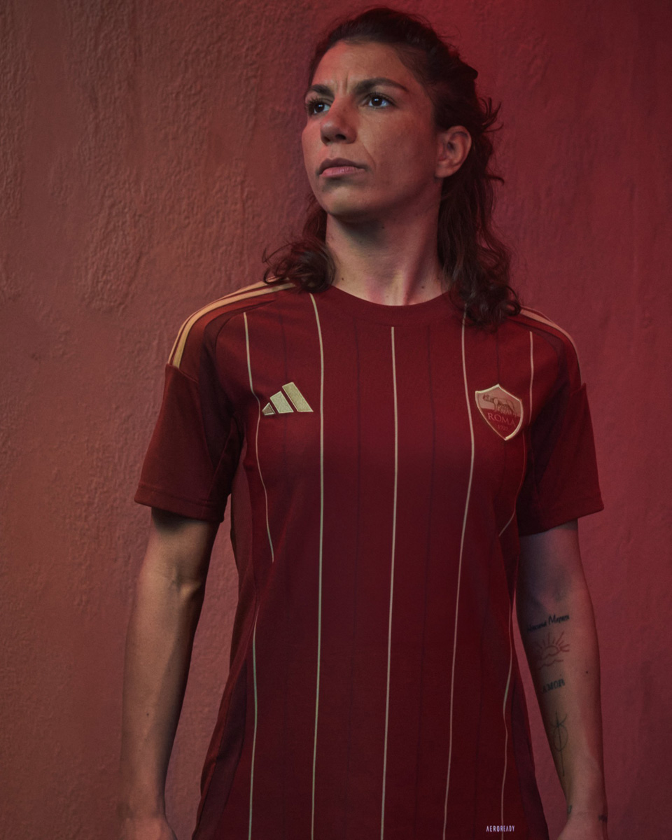 Áo đấu sân nhà Roma cho mùa giải 2024-25