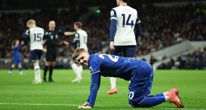 Photo: Cole Palmer's Annoying Expression After Referee Points to the Spot, Penalty King Is Free