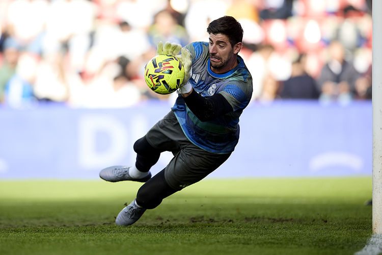 Courtois chấn thương nặng, lỡ derby Madrid và có thể nghỉ dài hạn