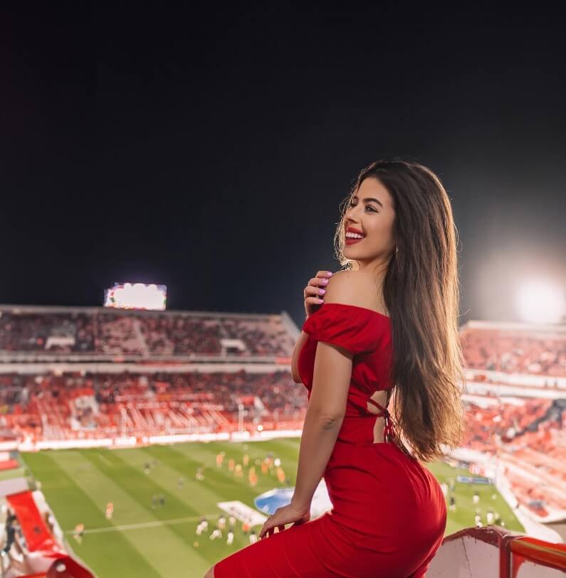 Alvarez trả lời hài hước câu hỏi của phóng viên trước trận đấu: 