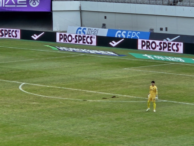 FC 서울, 김천상무와 0-0 무승부...'충격적 잔디→유효슈팅 2개'