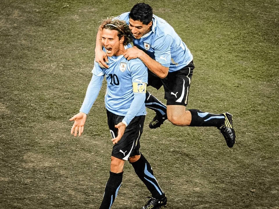Forlan tri ân Suarez: Chúng ta từng cùng nhau chiến đấu đưa Uruguay lên đỉnh cao