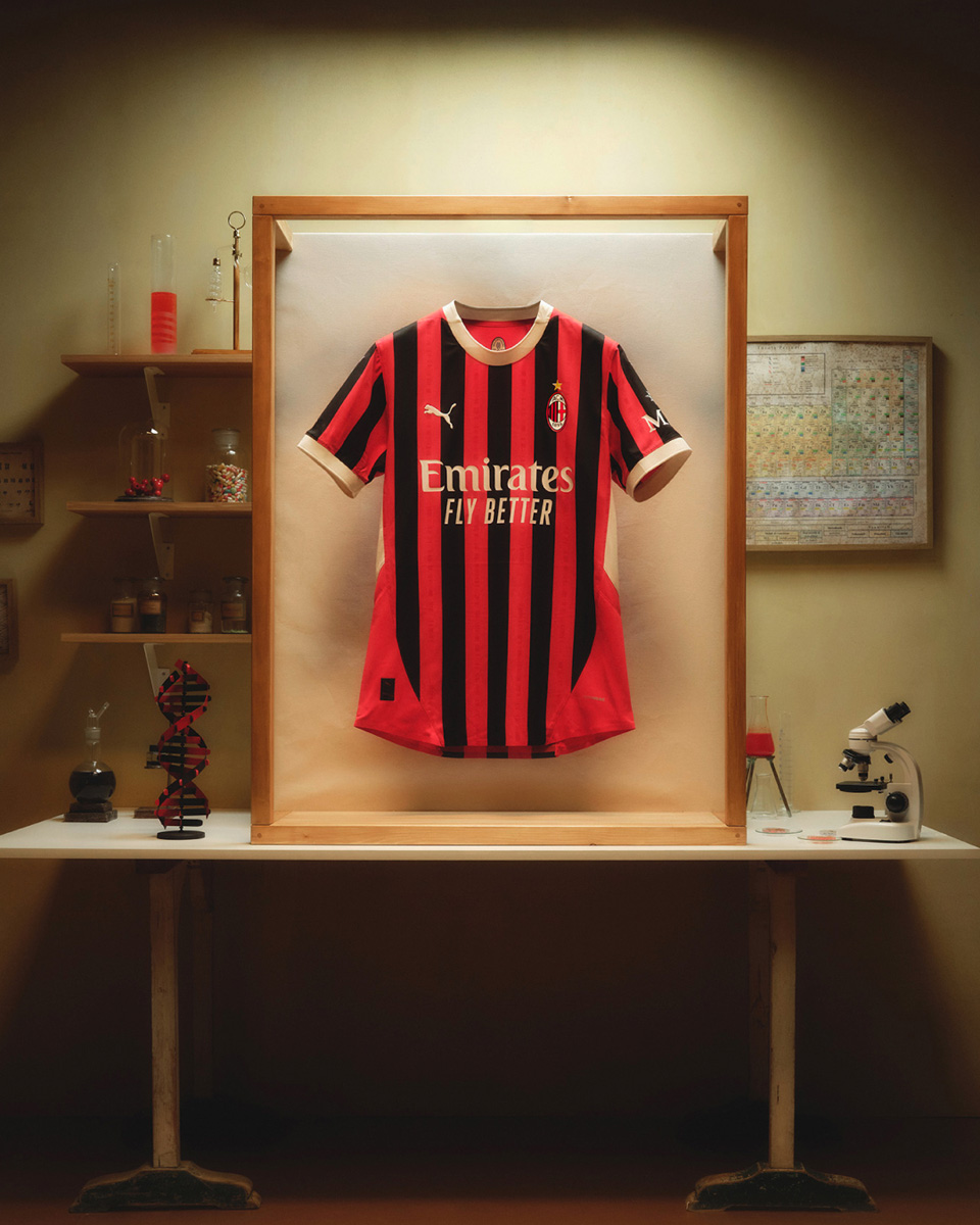 ​Áo đấu sân nhà AC Milan mùa giải 2024-25