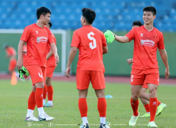 ​Hai cầu thủ tạm rời ĐT Việt Nam