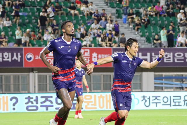 충북청주, 천안시티에 2-1 승리... 김길식 감독 데뷔전 승