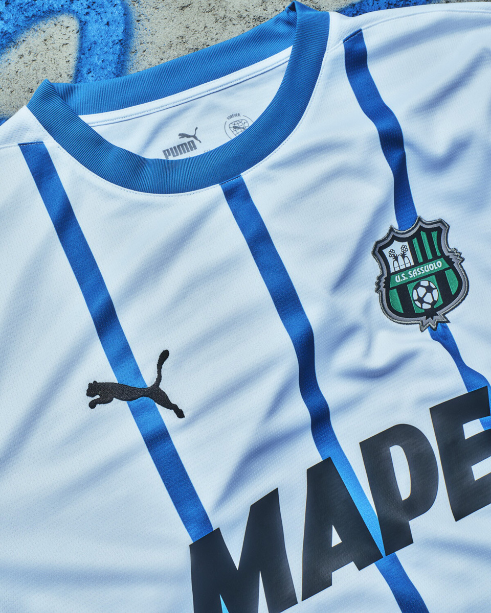 Áo sân khách Sassuolo cho mùa giải 2024-25