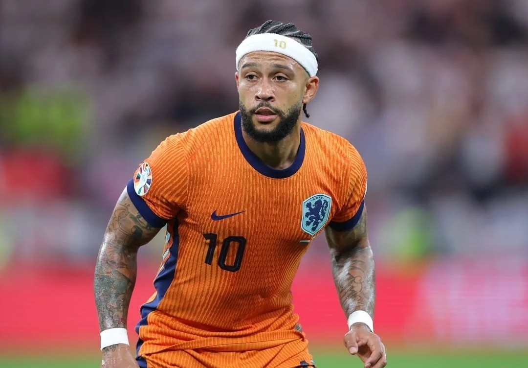 Due to Severe Injuries in the Forward Line, Nice is Monitoring Free Agents Depay and Ben Yedder