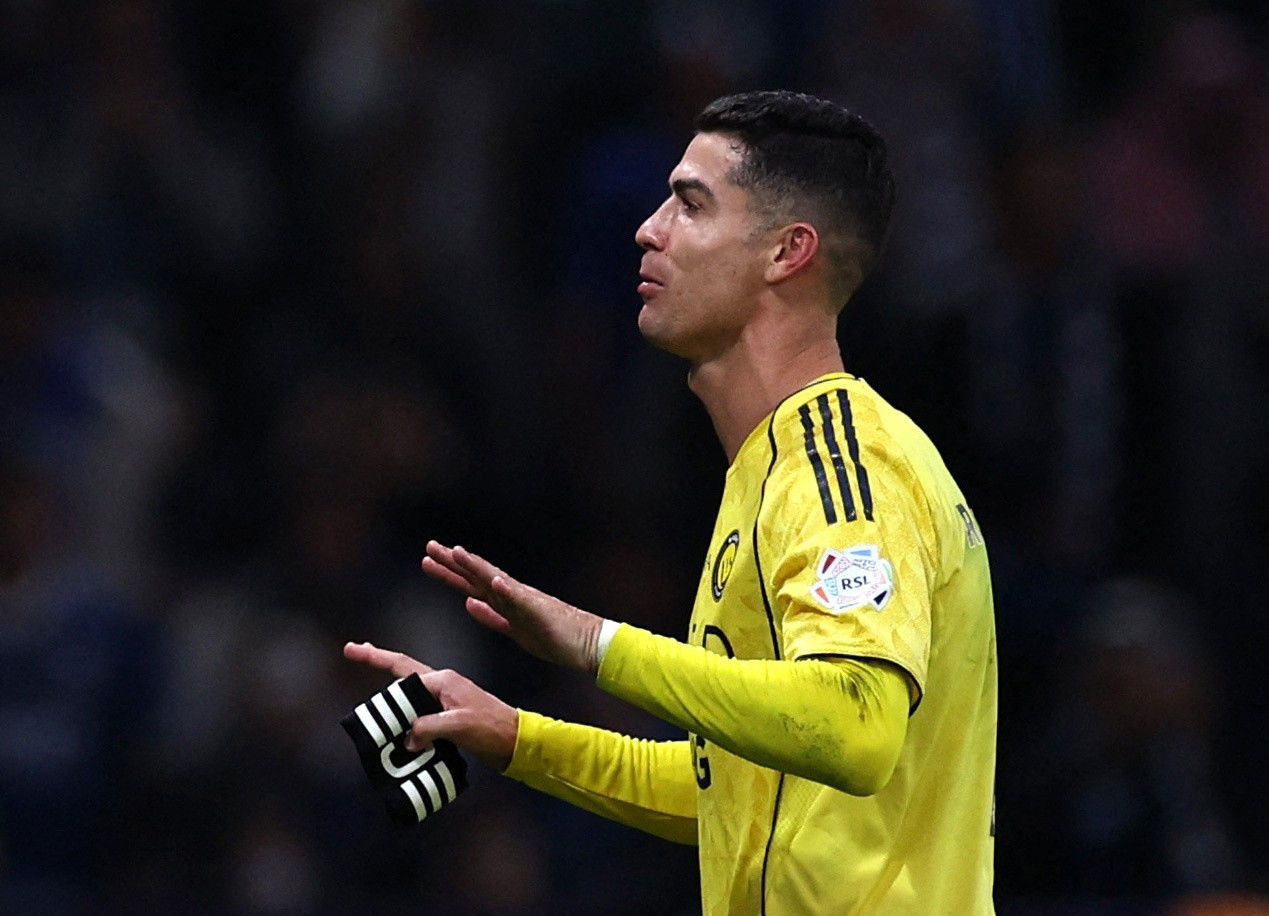 Đã bỏ thi đấu 2 trận! The Athletic: “Hoàn toàn không thể dự đoán” những diễn biến tiếp theo của vụ việc Ronaldo