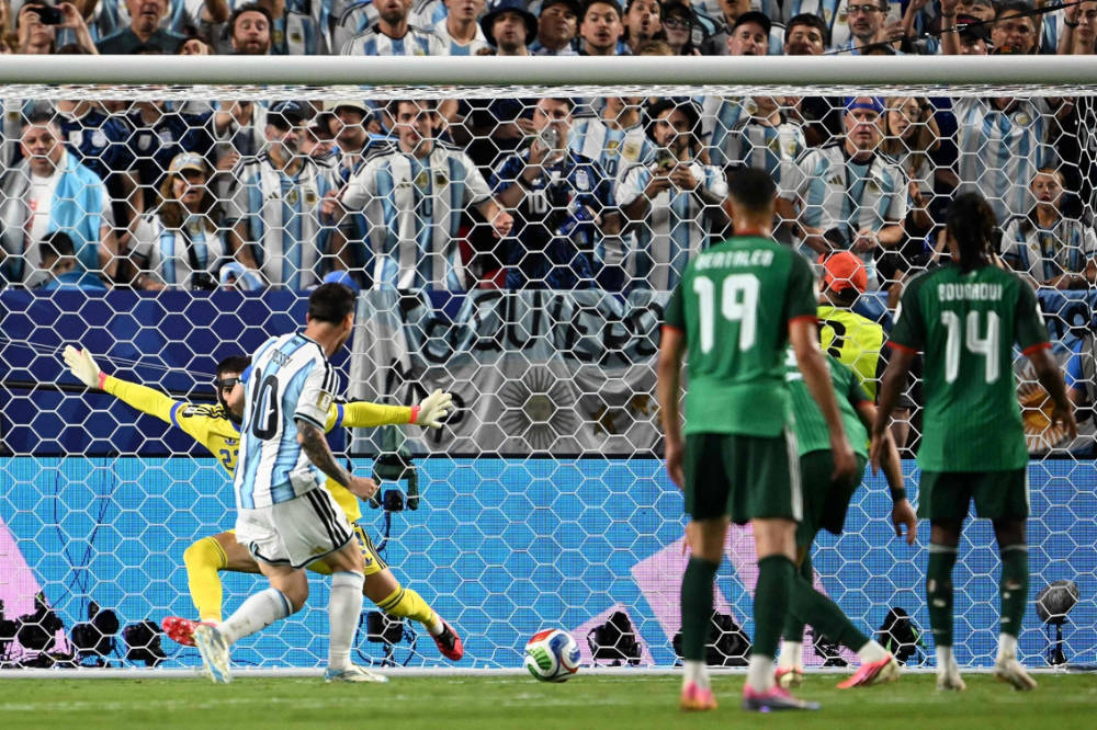 Argentina 3-0 Algeria | Messi lập hat-trick, nhà đương kim vô địch khởi đầu thuận lợi