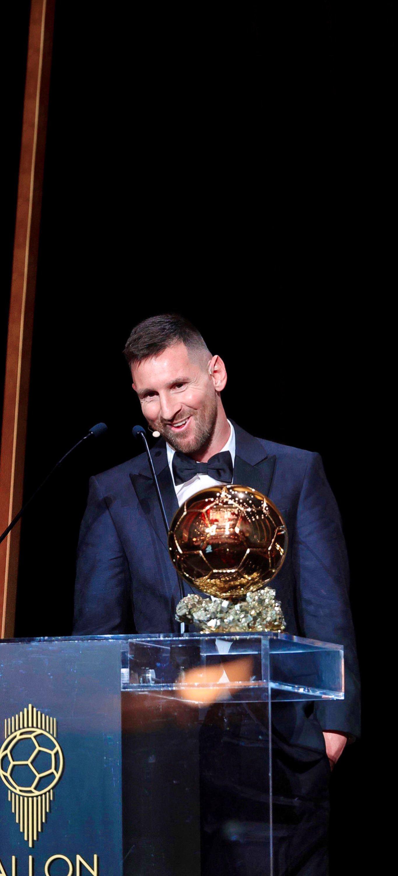 Lionel Messi giành danh hiệu Quả Bóng Vàng thứ 8 trong sự nghiệ