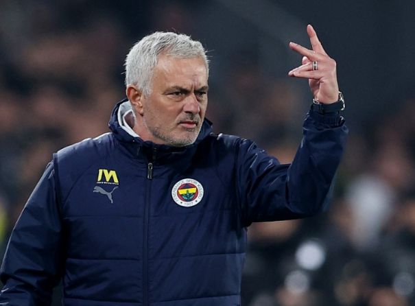 Một trận hòa với 10 người trên sân khách! Mourinho: Khi đối thủ chọn phòng ngự, dù là 10 hay 11 người cũng chẳng khác gì
