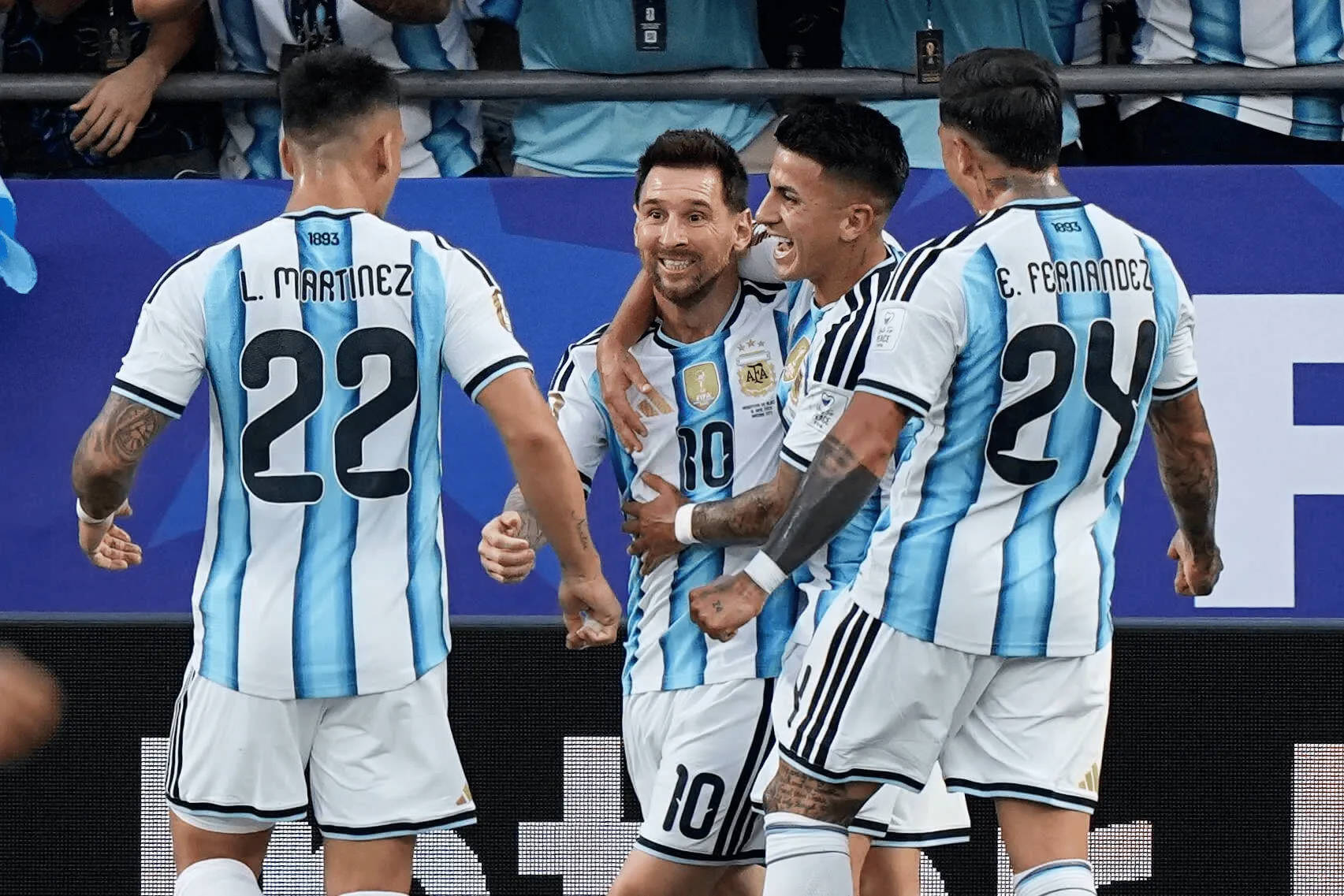 Argentina 3-0 Algeria | Messi lập hat-trick, nhà đương kim vô địch khởi đầu thuận lợi