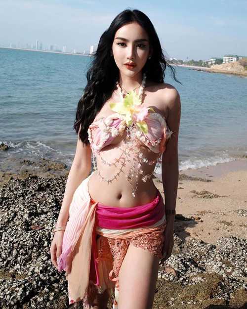 ปราง สุนทรี นางงามสุดฮอต เสิร์ฟลุคแซ่บ !! นุ่งทูพีซ อวดเอวเอสไม่ง้อแอปฯ