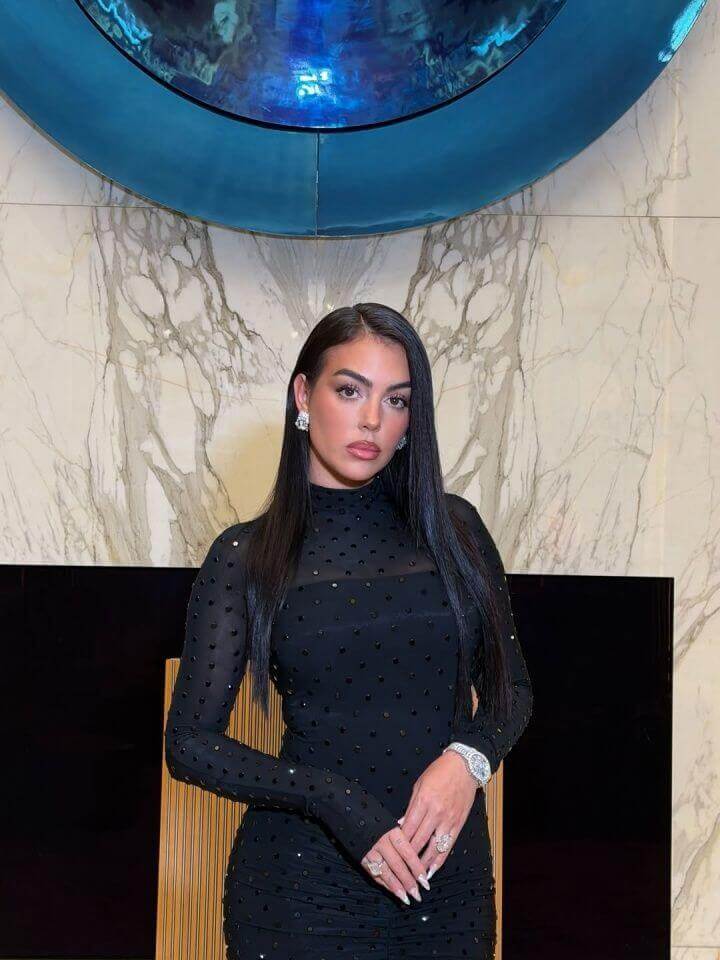 Độ hot đỉnh cao! Georgina khoe lượng fan khủng trên mạng xã hội