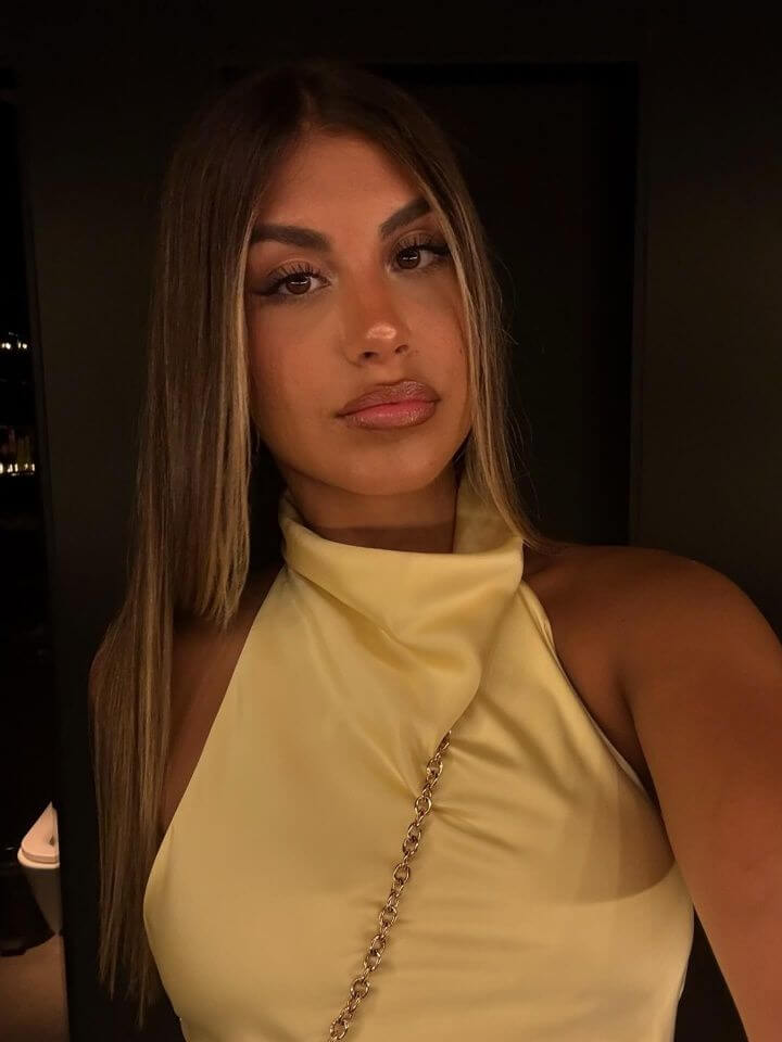 Drama Betis: Tiền vệ Deossa ngồi dự bị 4 trận liền, nghi liên quan tin đồn tình cảm với con gái huyền thoại Joaquín