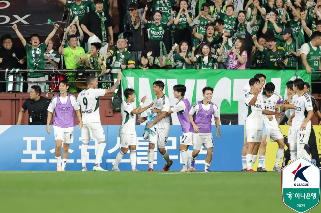 전북, 기성용 데뷔전 포항에 3-2 극적 역전승...18경기 무패행진