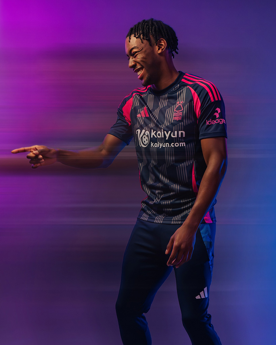 Áo đấu sân khách Nottingham Forest mùa giải 2024-25