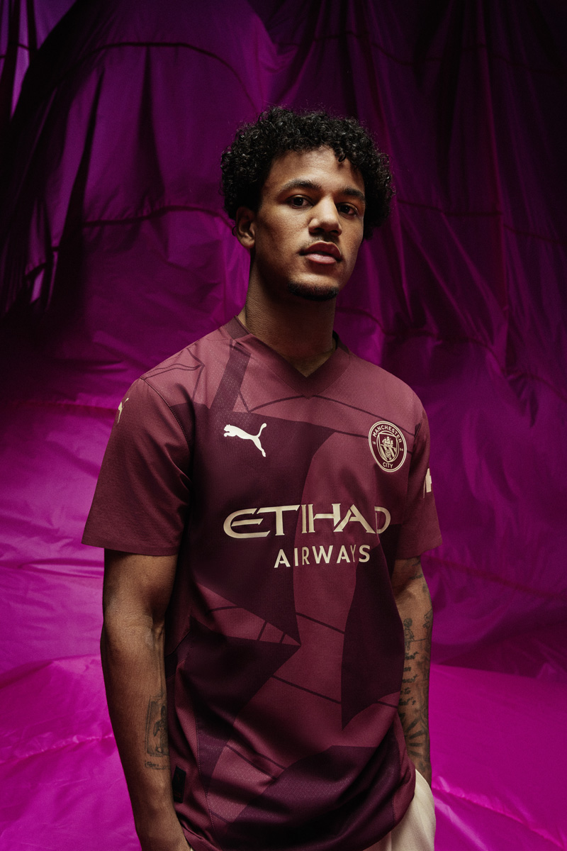 Áo đấu sân khách thứ hai Manchester City cho mùa giải 2024-25