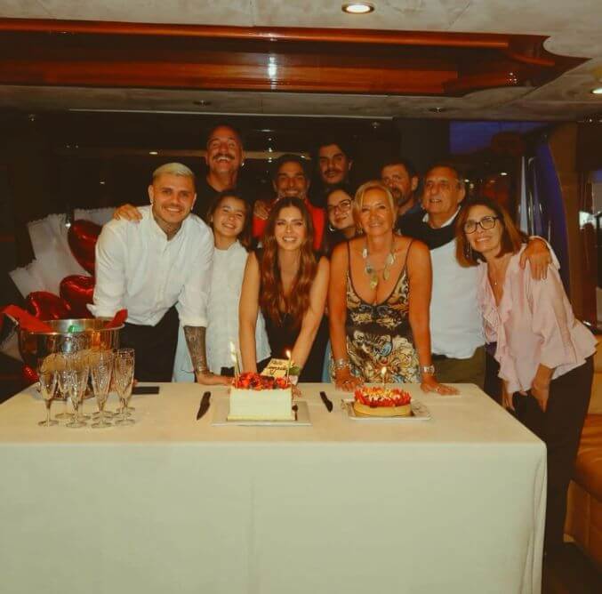 ​​Hạnh phúc quá 🥰 Icardi tổ chức tiệc sinh nhật cho vị hôn thê, khóa môi ngọt ngào trên du thuyền sang trọng