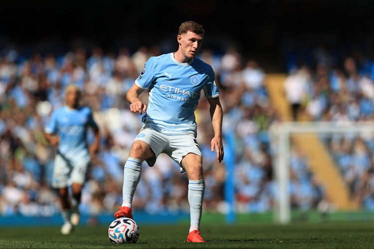 Carragher: Anderson đã vào hàng tiền vệ hàng đầu Anh, nhưng tôi luôn xếp Rice số một
