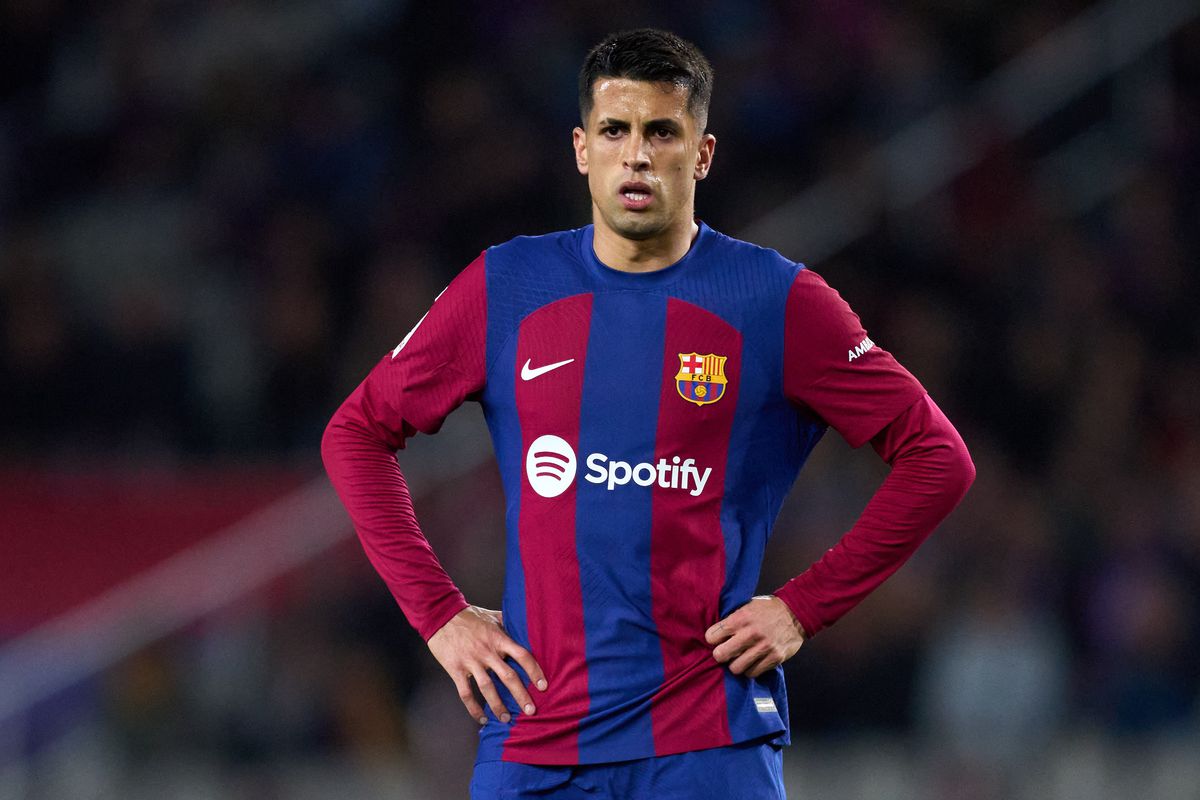 Cancelo muốn trở lại Barcelona nhưng mức lương trở thành trở ngại lớn nhất