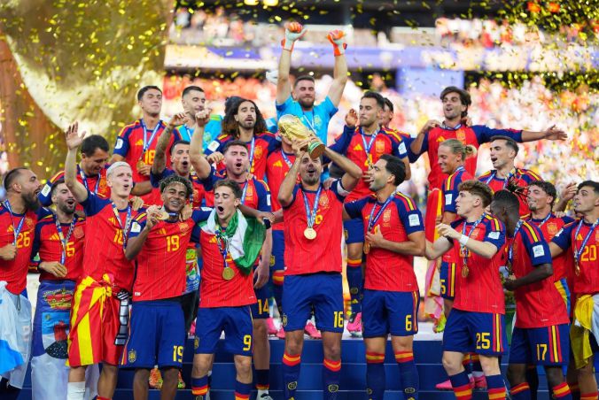Trump trao giải! Tây Ban Nha vô địch World Cup 2026, Rodri nâng cúp vàng