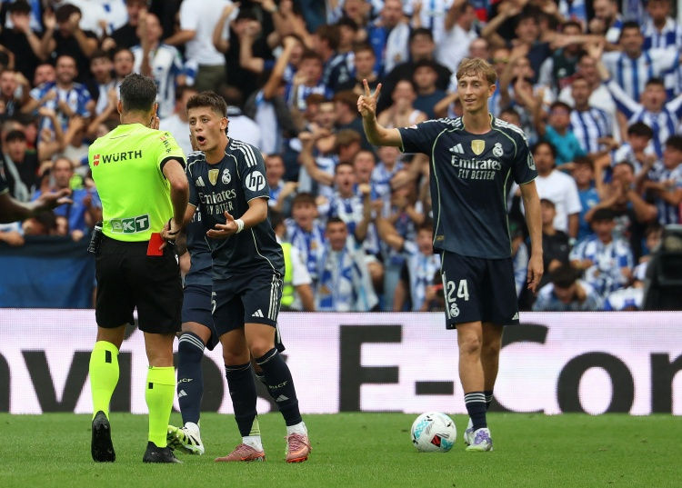 20 tuổi 223 ngày, Hiessen trở thành hậu vệ ghi bàn trẻ nhất La Liga mùa này