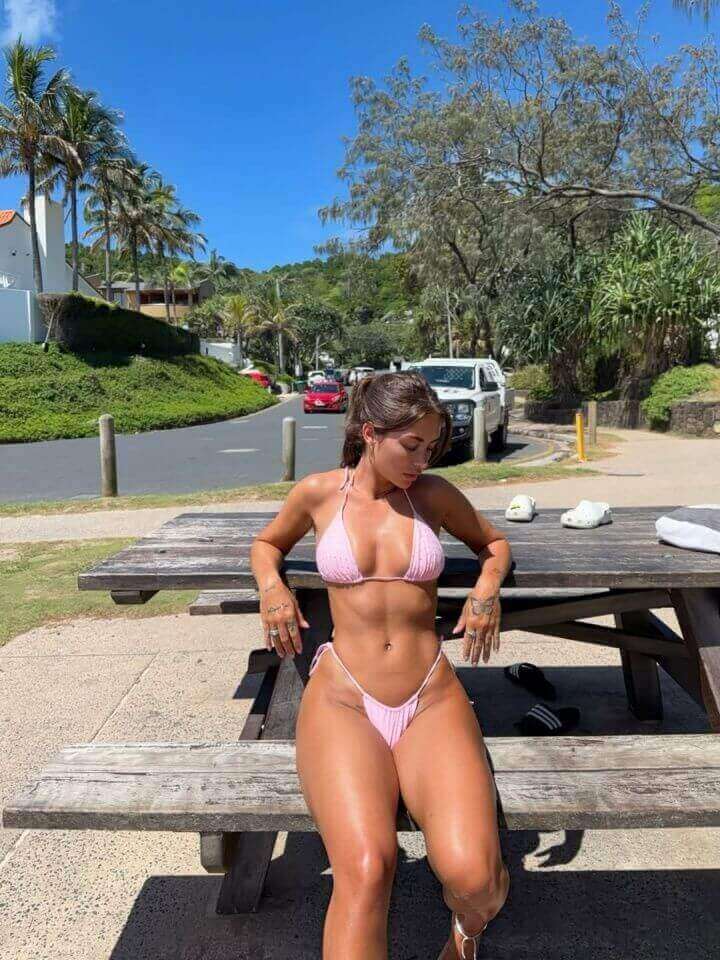 Neymar gây tranh cãi vì like ảnh hot của hot girl, thanh minh: “Nhấn nhầm, tôi chưa bao giờ like ảnh nữ giới”