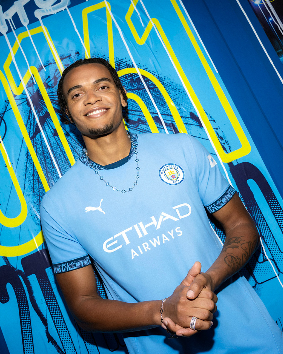 Áo thi đấu sân nhà của Manchester City cho mùa giải 2024-25