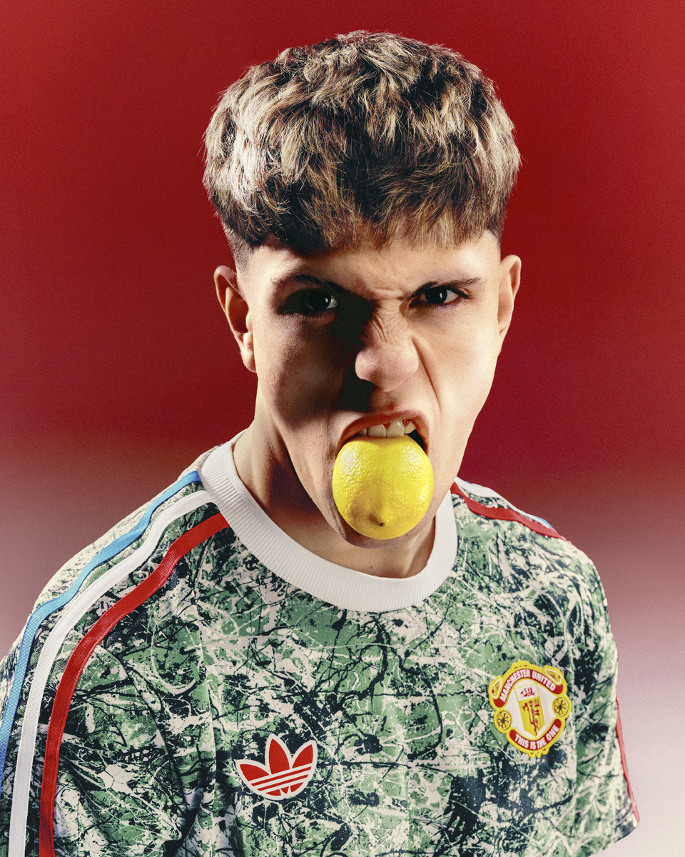 Adidas × Manchester United × Stone Roses loạt quần áo chung