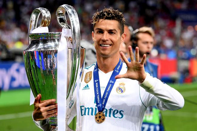 Vinícius bị CĐV Real Madrid la ó? Nghe xem Ronaldo từng nói gì: Cuối cùng bạn chỉ có thể dần quen