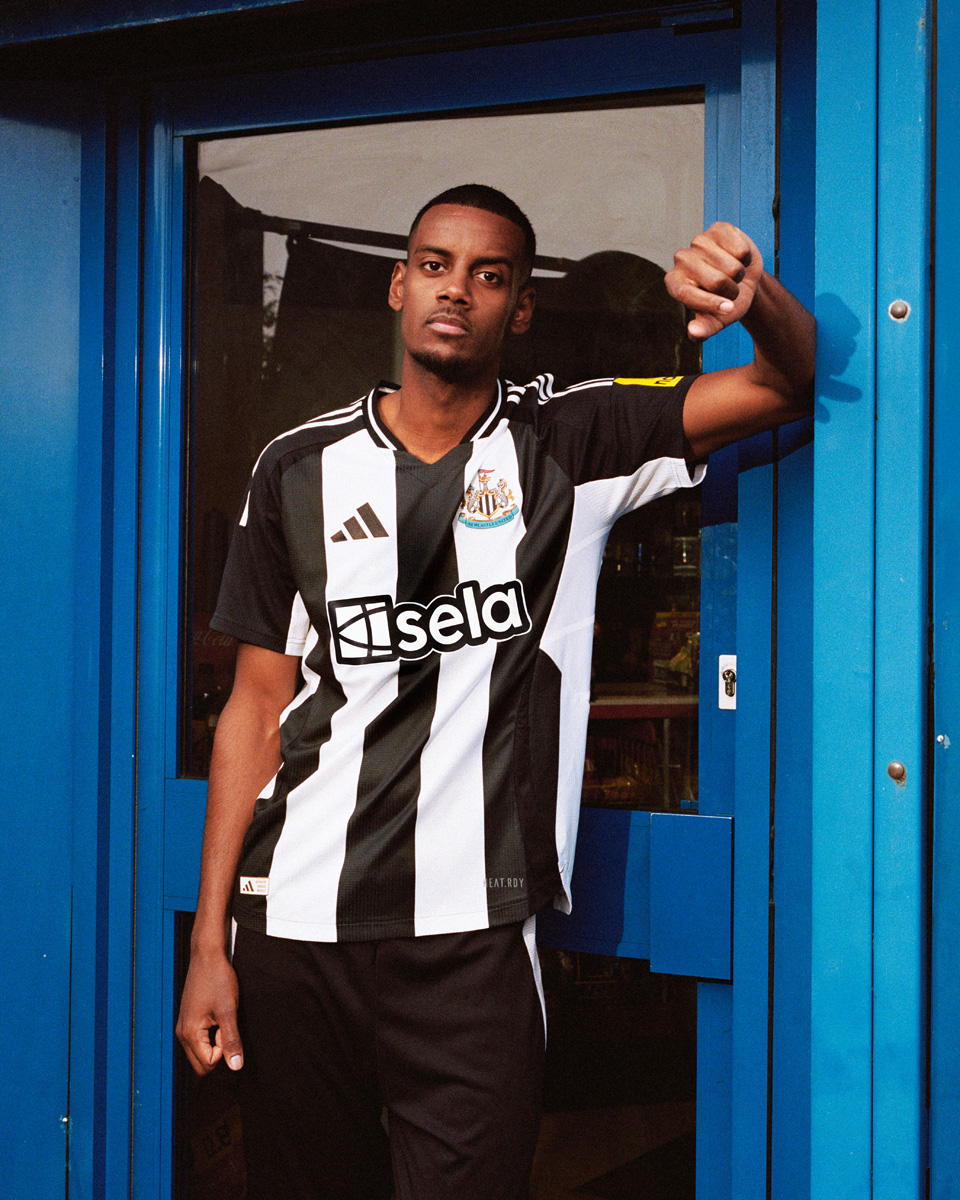 Áo thi đấu sân nhà Newcastle United cho mùa giải 2024-25