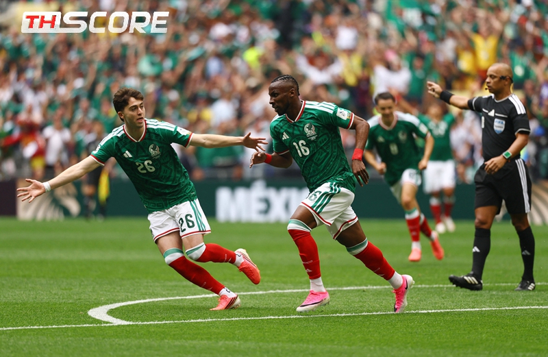 ​กีโญเนสซัดเบิกร่อง! เม็กซิโกนำแอฟริกาใต้ 1-0 จบครึ่งแรกนัดเปิดสนามบอลโลก