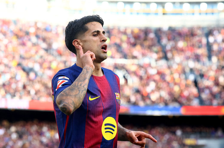 Barca muốn chiêu mộ Cancelo miễn phí, Al Hilal đòi 15 triệu euro