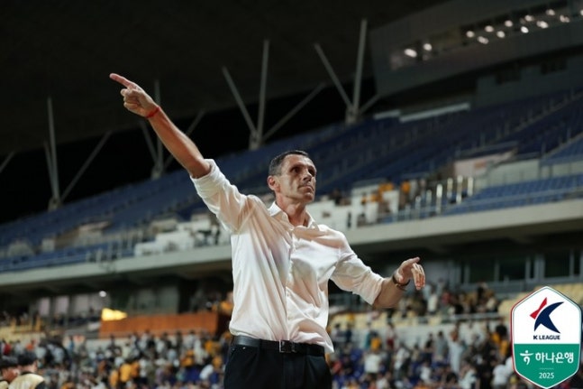 전북, 광주 2-1 꺾고 20경기 연속 무패...티아고 극장골