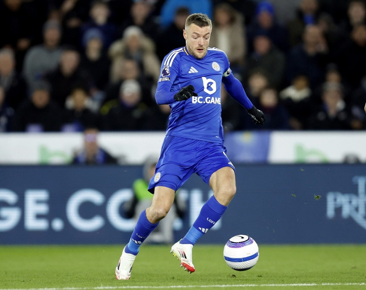 Leicester City đã trở thành đội bóng thứ 12 trong lịch sử Premier League để thủng lưới hơn 1000 bàn