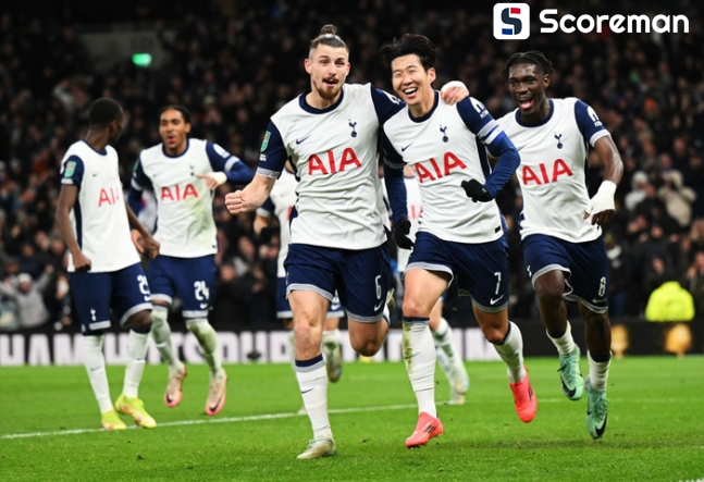 '손흥민 환상 코너킥골' 토트넘, 4-3 맨유를 꺾고 카라바오컵 4강 진출