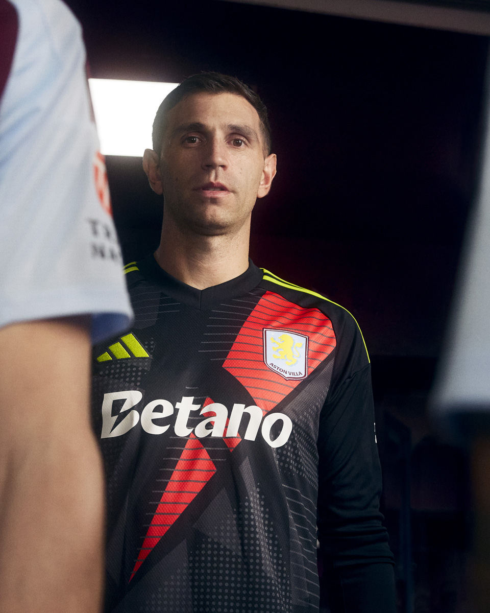 ​Áo đáu sân nhà Aston Villa cho mùa giải 2024-25