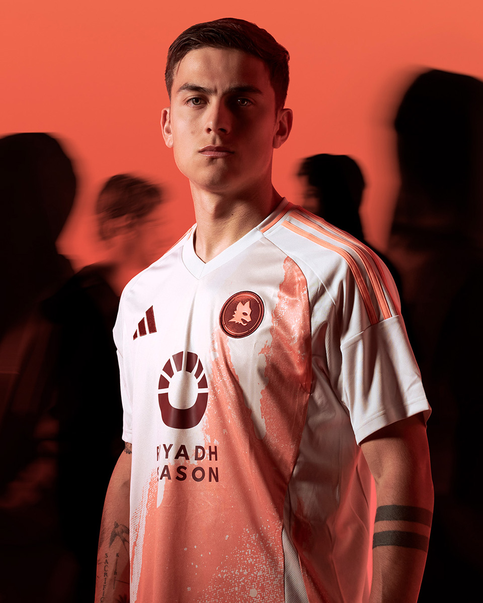 Áo đấu sân khách Roma cho mùa giải 2024-25