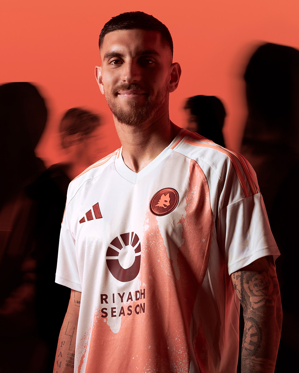 Áo đấu sân khách Roma cho mùa giải 2024-25